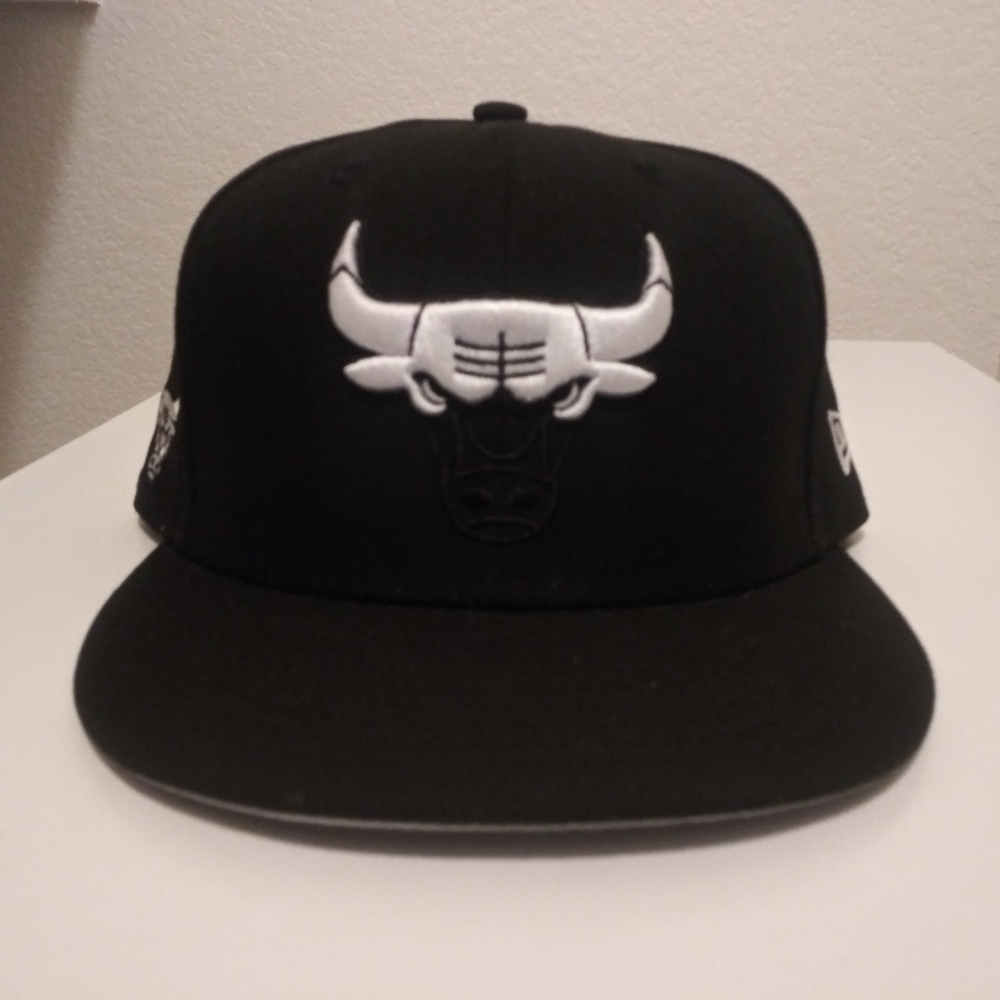 OFFICIAL NBA CHICAGO BULLS FITTED HAT
